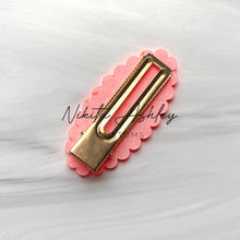 Load image into Gallery viewer, Scalloped Oval Clip Embellishment Blank